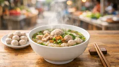 ร้านก๋วยเตี๋ยวรุ่งโรจน์ ตลาดบัวขาว บัวใหญ่ โคราช ชามธรรมดาที่น้ำซุปดีจนแทบไม่ต้องปรุง