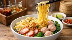 ก๋วยเตี๋ยวหมูซอยชื่น โคราช ร้านเล็กในตำนาน 45 ปี ที่ชามเดียวก็ปลอบใจได้